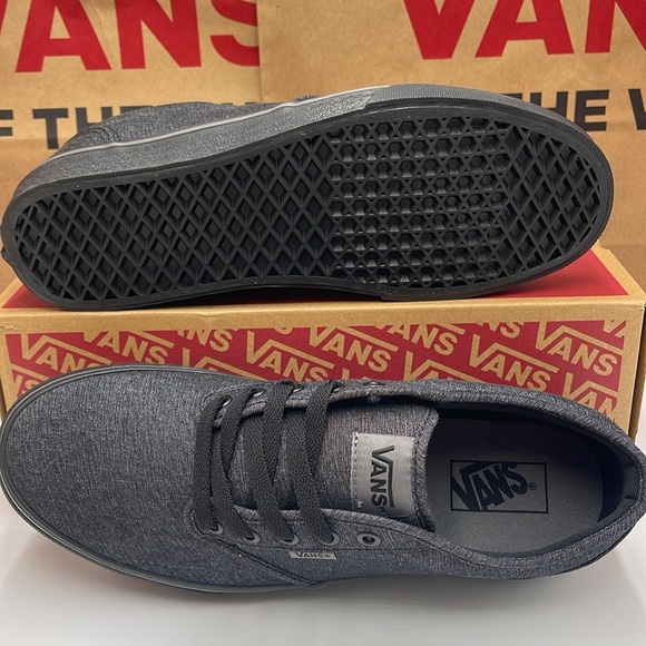 Vans WMNS Atwood
(Varsity Textile) Black/Pewter
VN0A45J9VEJ
Sneakers - Picture 3 of 16